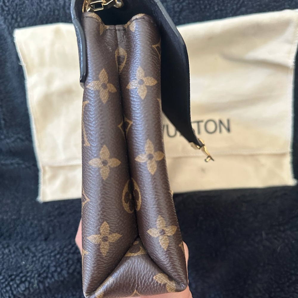 Louis Vuitton Pallas Chain - Picture 9 of 14
